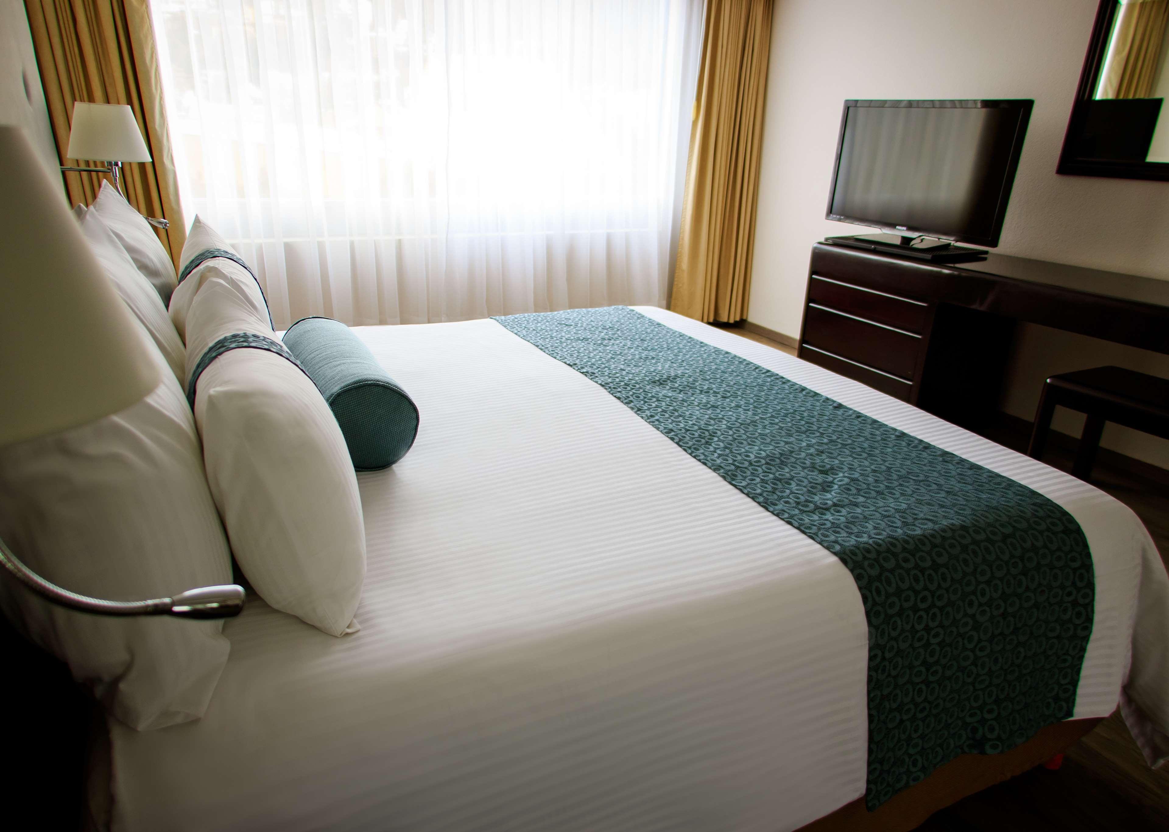 Grand Cantalagua Hotel Morelia, BW Signature Collection Ngoại thất bức ảnh A bed runner