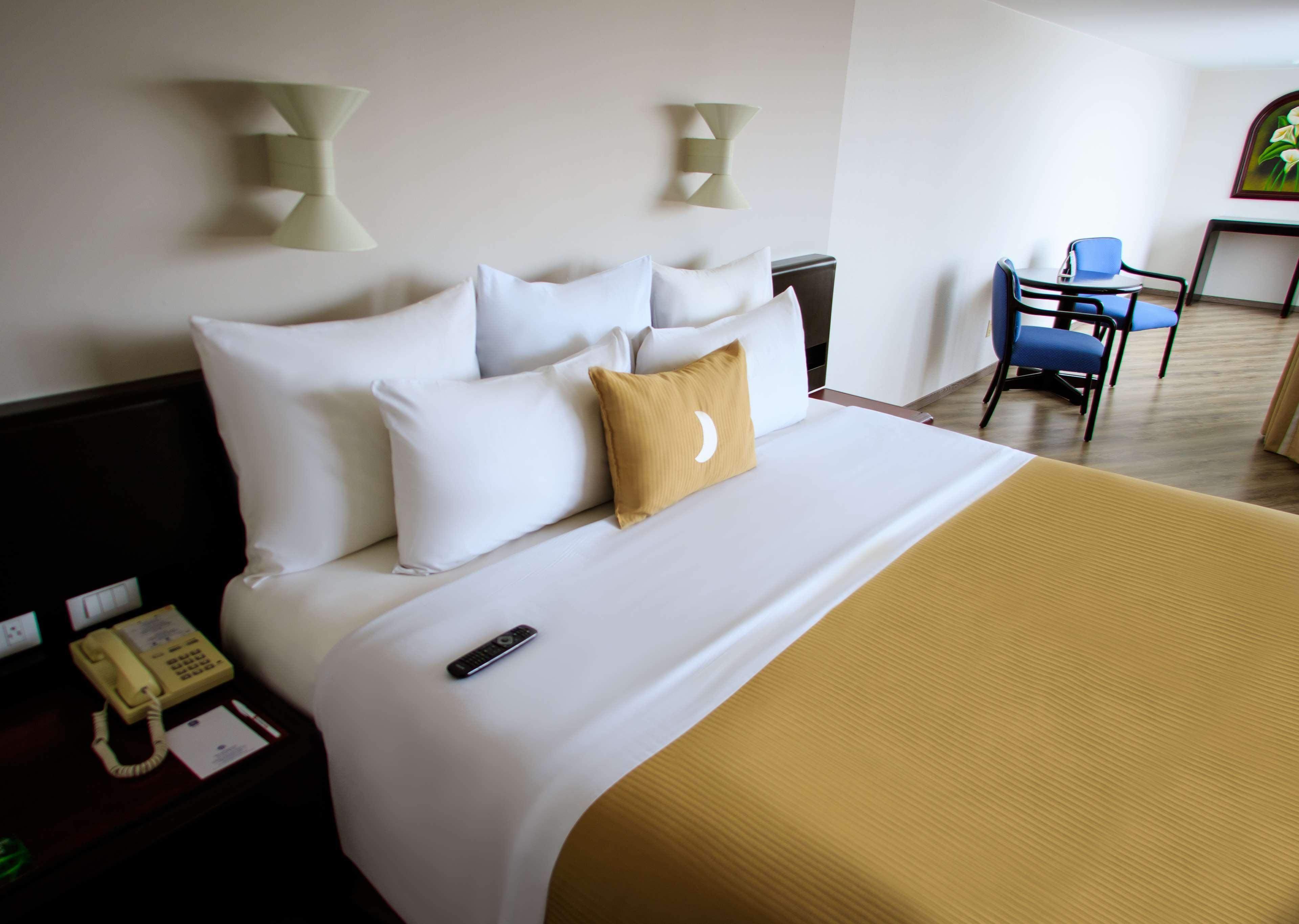 Grand Cantalagua Hotel Morelia, BW Signature Collection Ngoại thất bức ảnh A room at the hotel