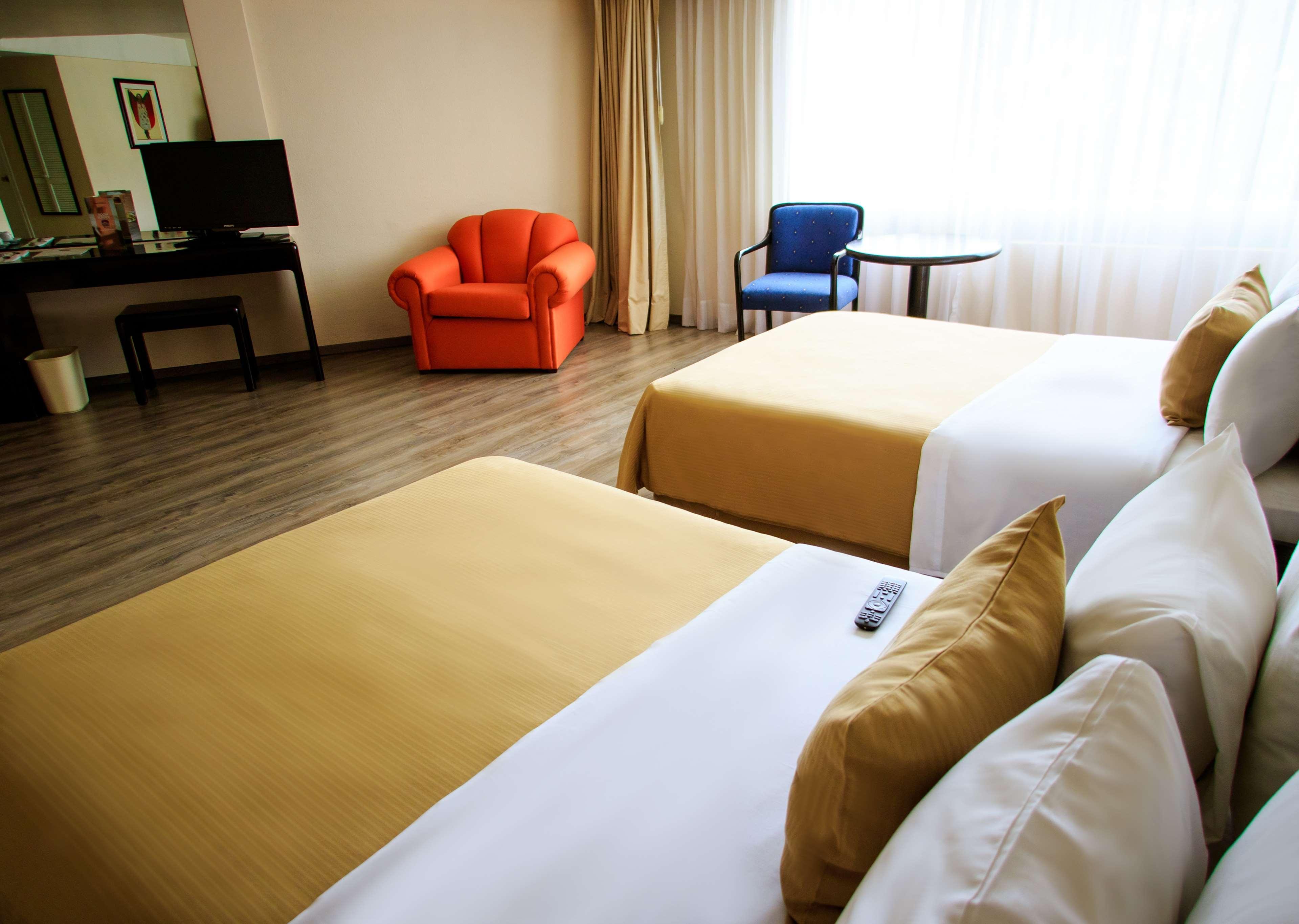 Grand Cantalagua Hotel Morelia, BW Signature Collection Ngoại thất bức ảnh A room at the hotel