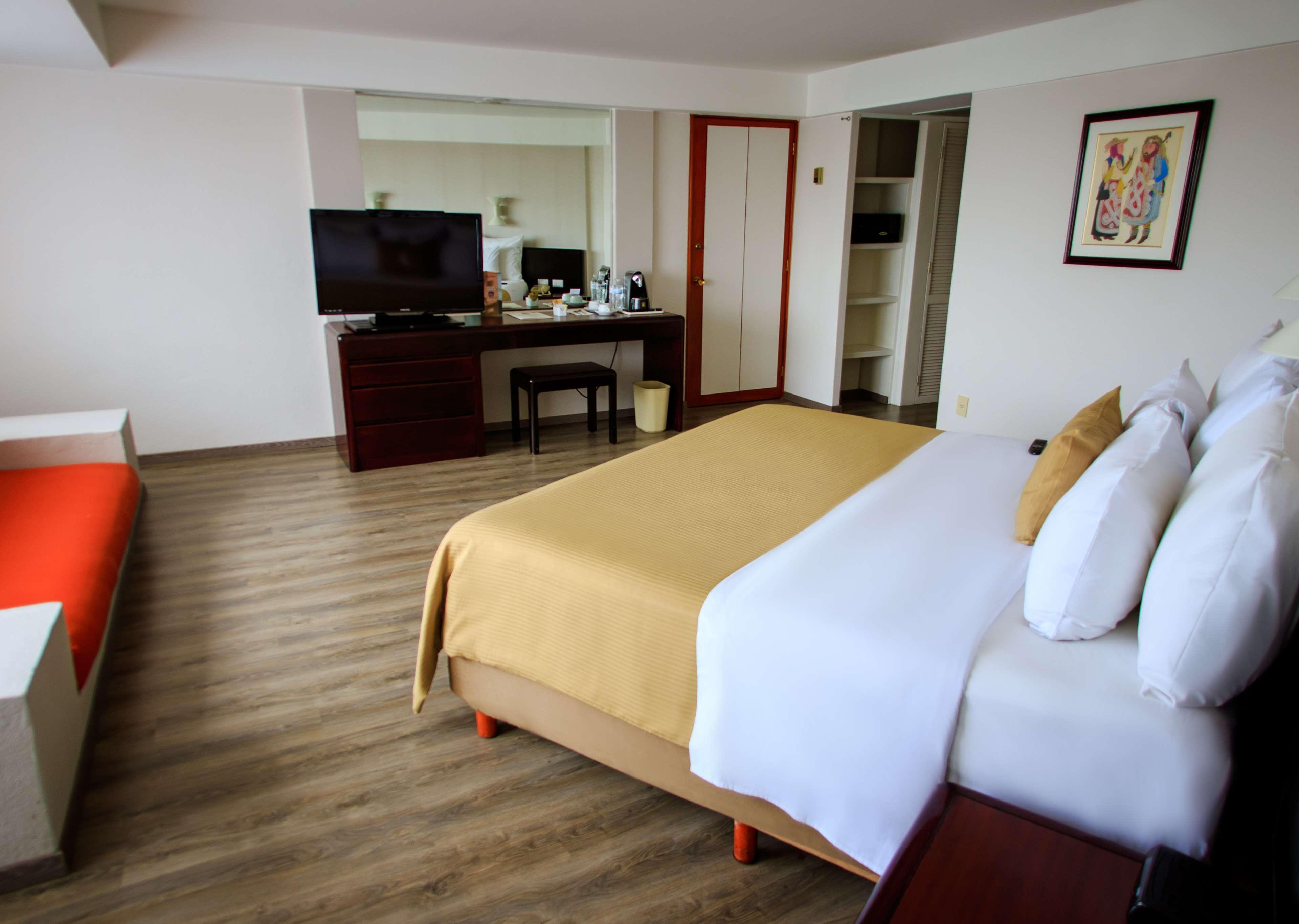 Grand Cantalagua Hotel Morelia, BW Signature Collection Ngoại thất bức ảnh A room at the hotel