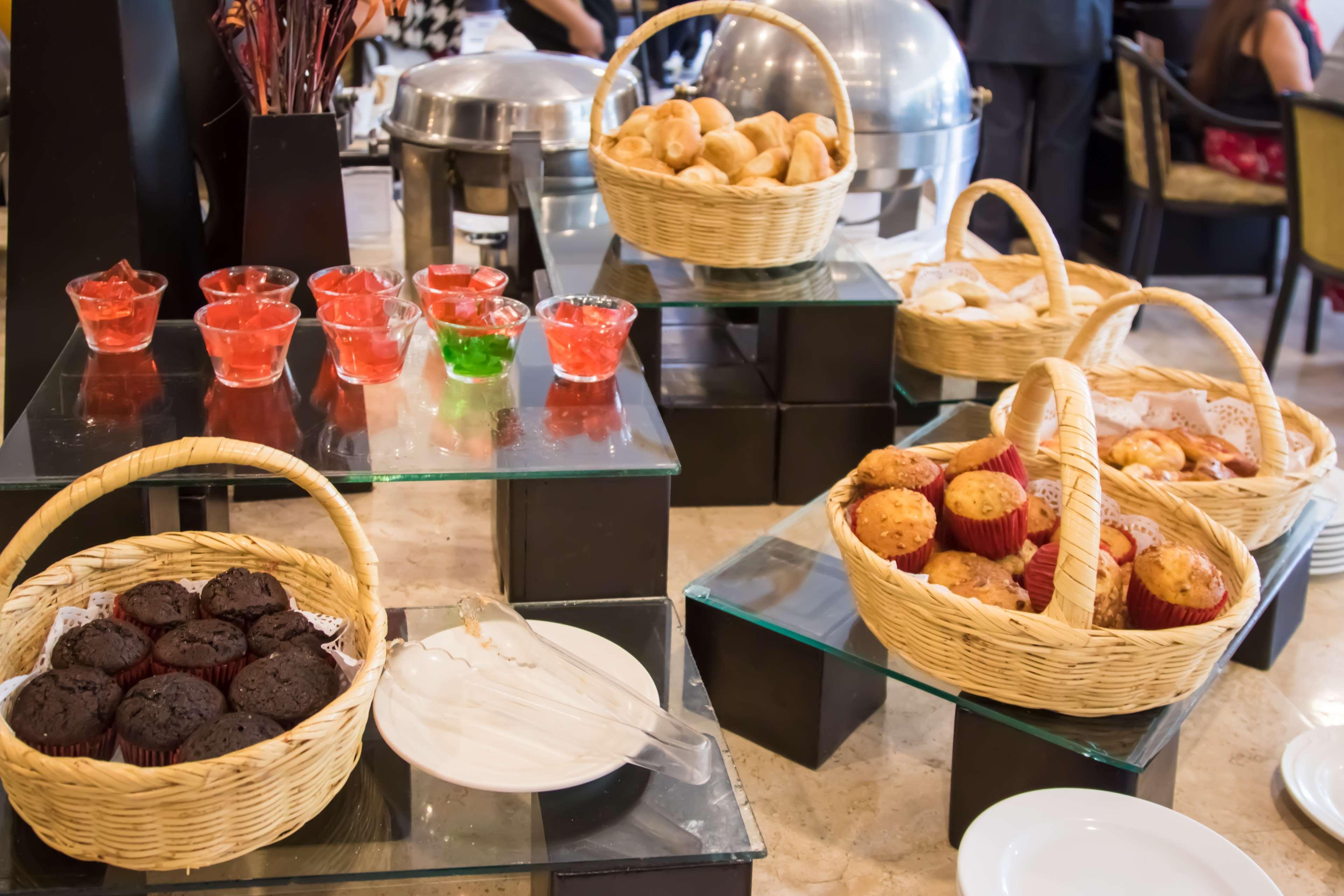 Grand Cantalagua Hotel Morelia, BW Signature Collection Ngoại thất bức ảnh A dessert buffet