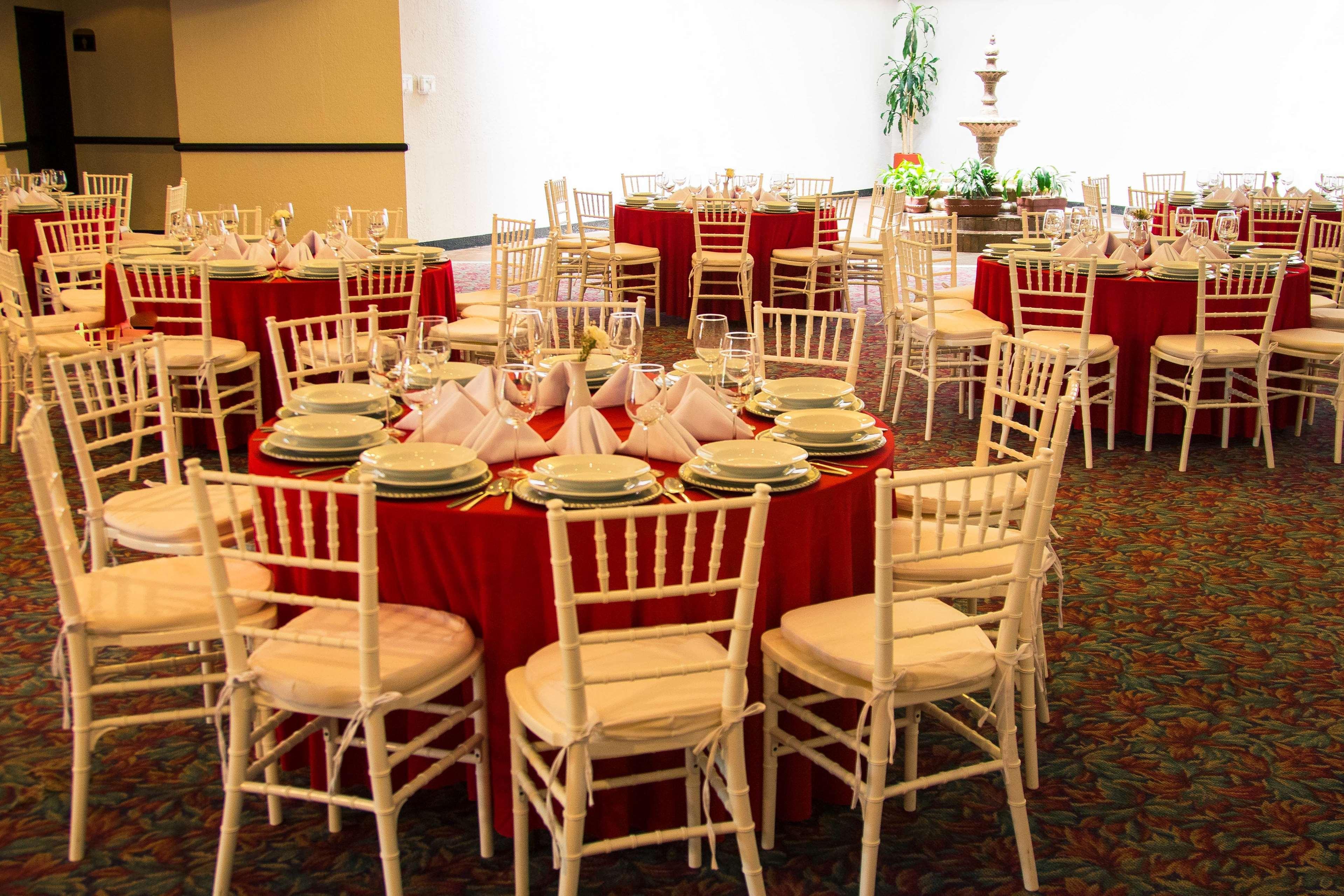 Grand Cantalagua Hotel Morelia, BW Signature Collection Ngoại thất bức ảnh Chivary chairs