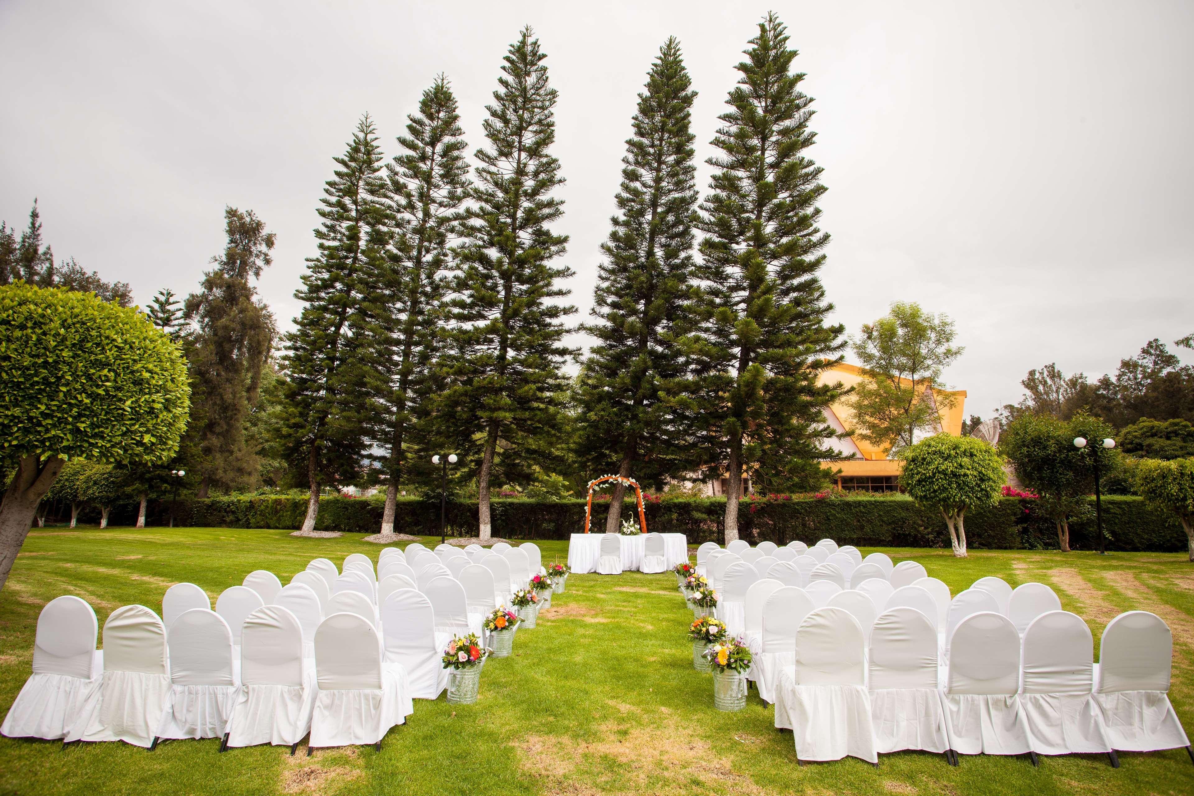 Grand Cantalagua Hotel Morelia, BW Signature Collection Ngoại thất bức ảnh The lawn at the hotel
