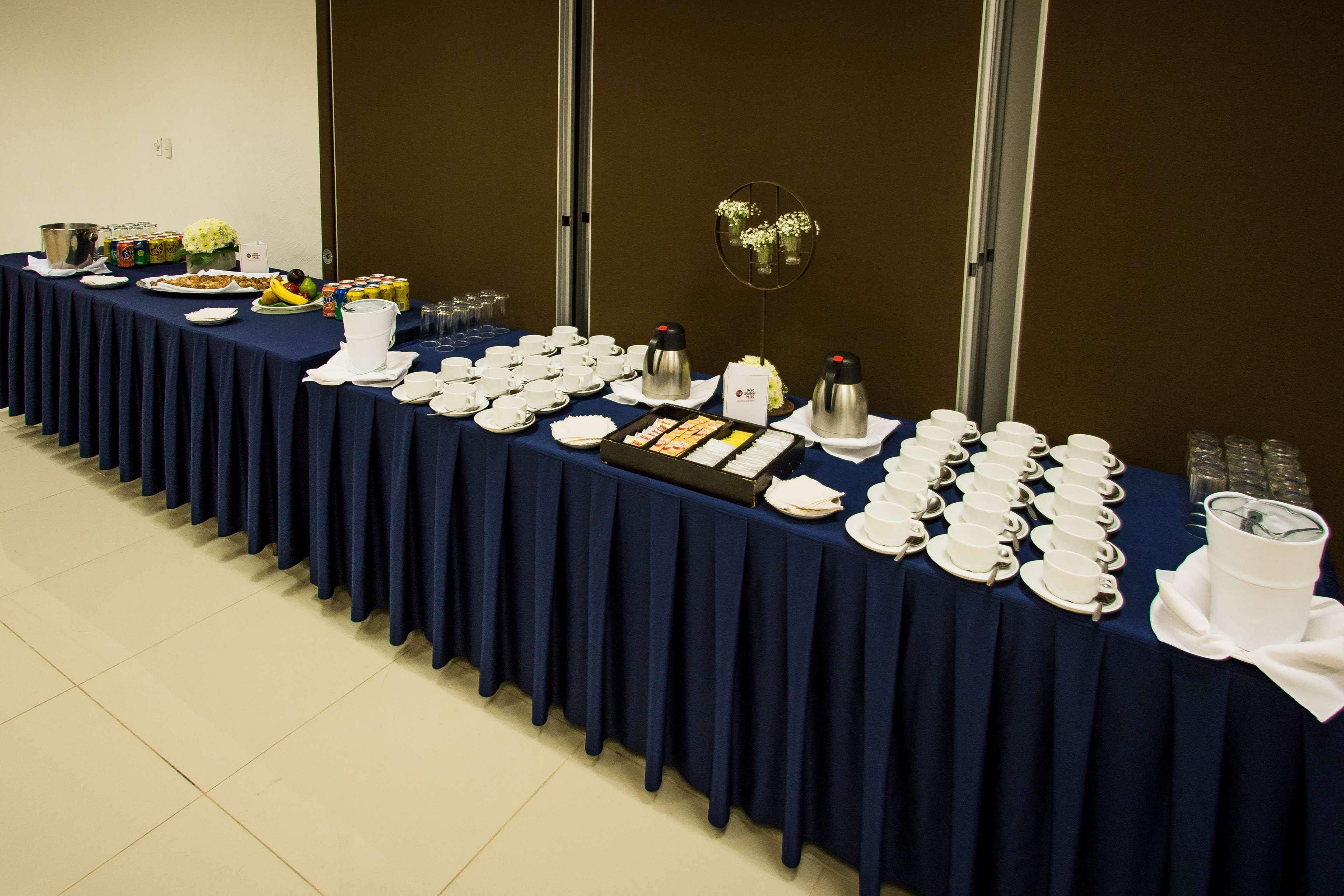 Grand Cantalagua Hotel Morelia, BW Signature Collection Ngoại thất bức ảnh A buffet table