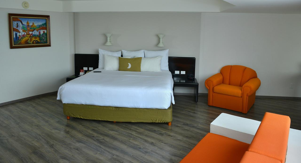 Grand Cantalagua Hotel Morelia, BW Signature Collection Ngoại thất bức ảnh A room at the hotel